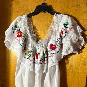 MEXICANA White Blouse with Vibrant Floral Embroidery